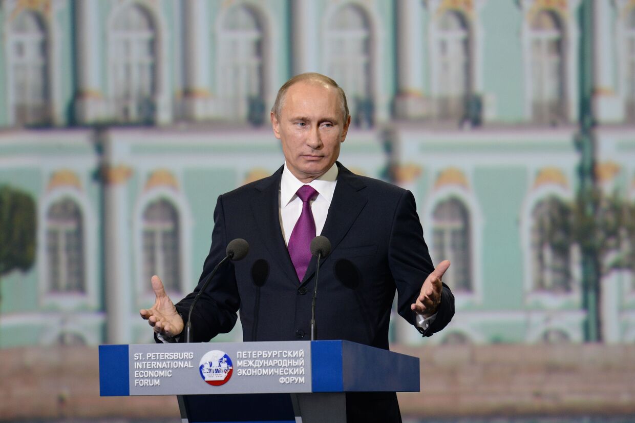 Владимир Путин на заседании в рамках XVII Петербургского международного экономического форума