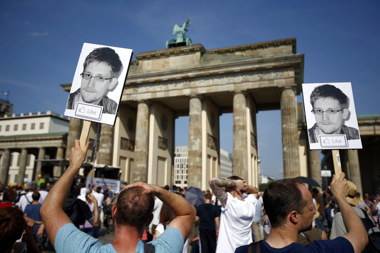 Митинг сторонников Эдварда Сноудена в Берлине