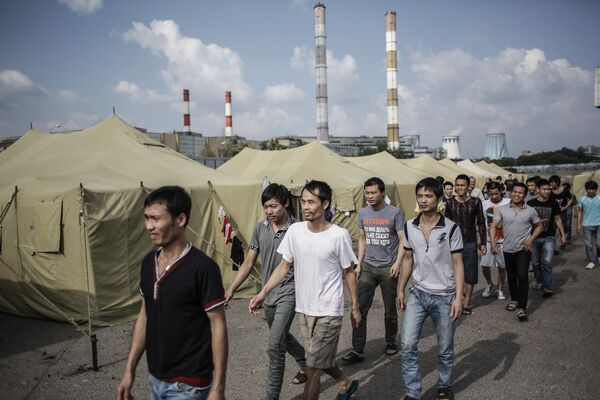 Палаточный лагерь для мигрантов в Москве