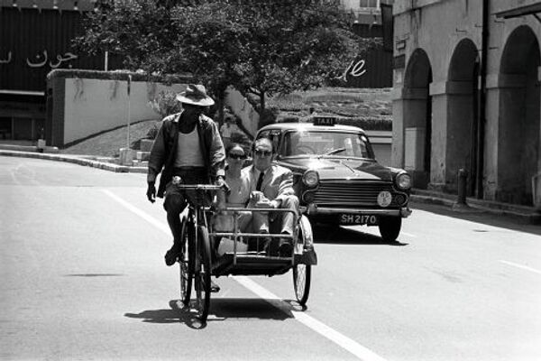 Велорикша за работой на улице Сингапура