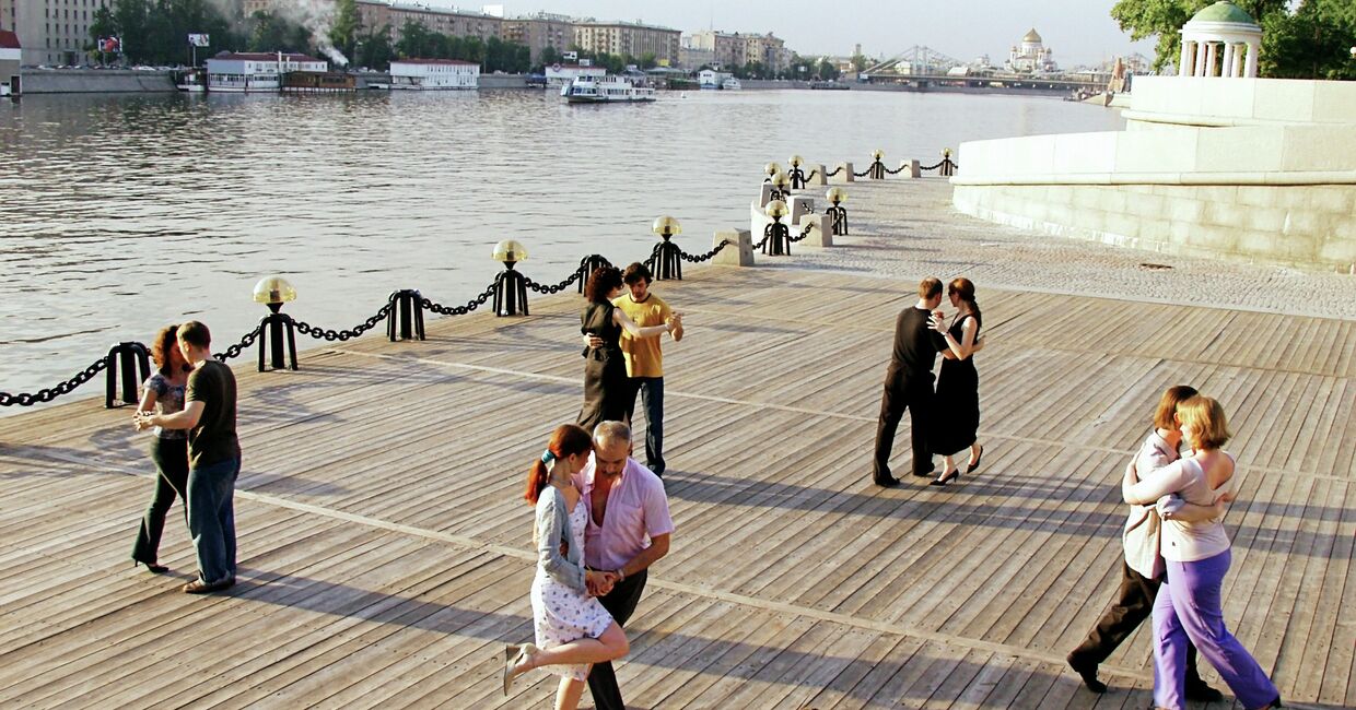 Танцы в Парке культуры и отдыха им. М.Горького в Москве