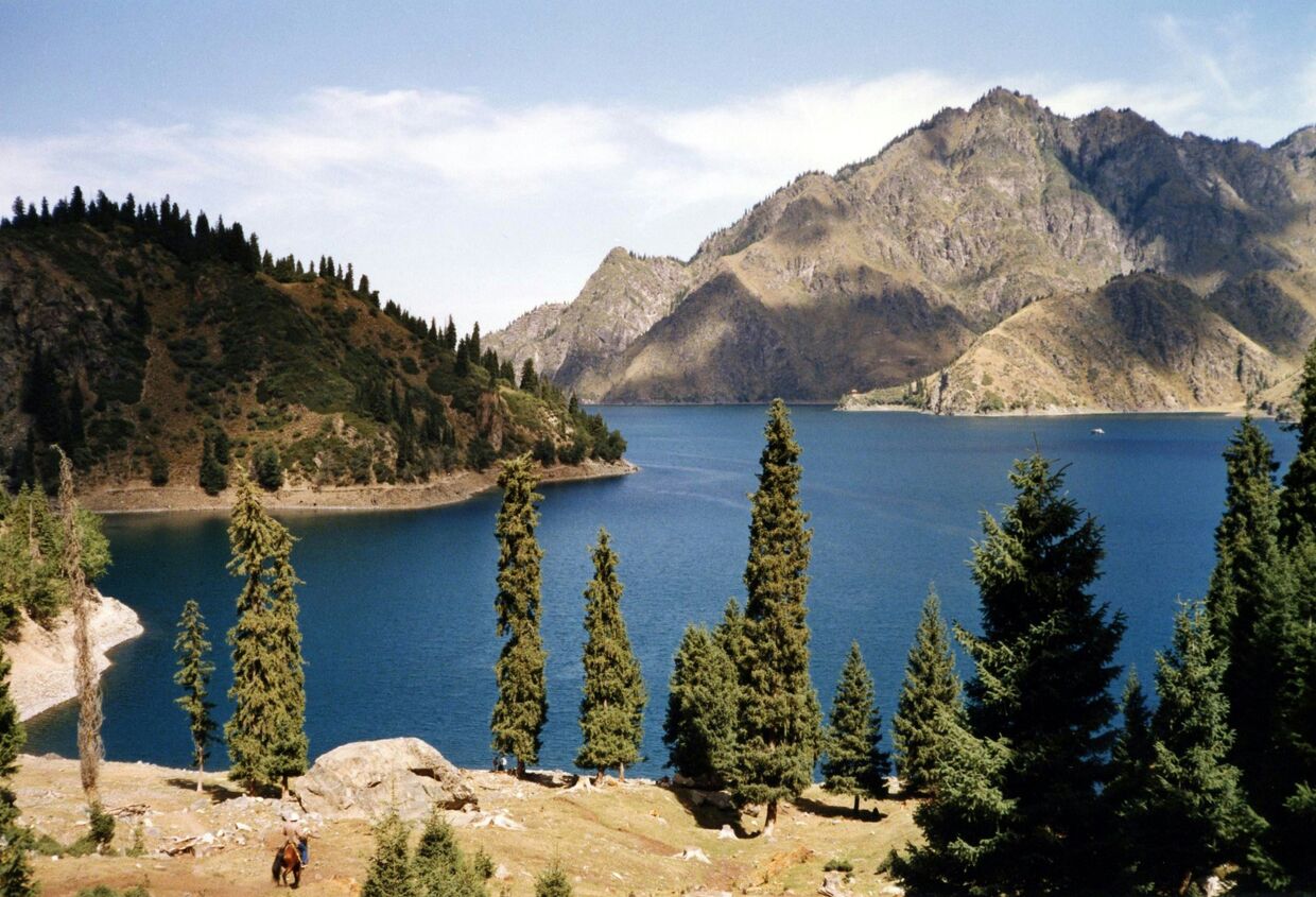 Озеро Тяньчи в Синьцзян-Уйгурском автономном районе, Китай