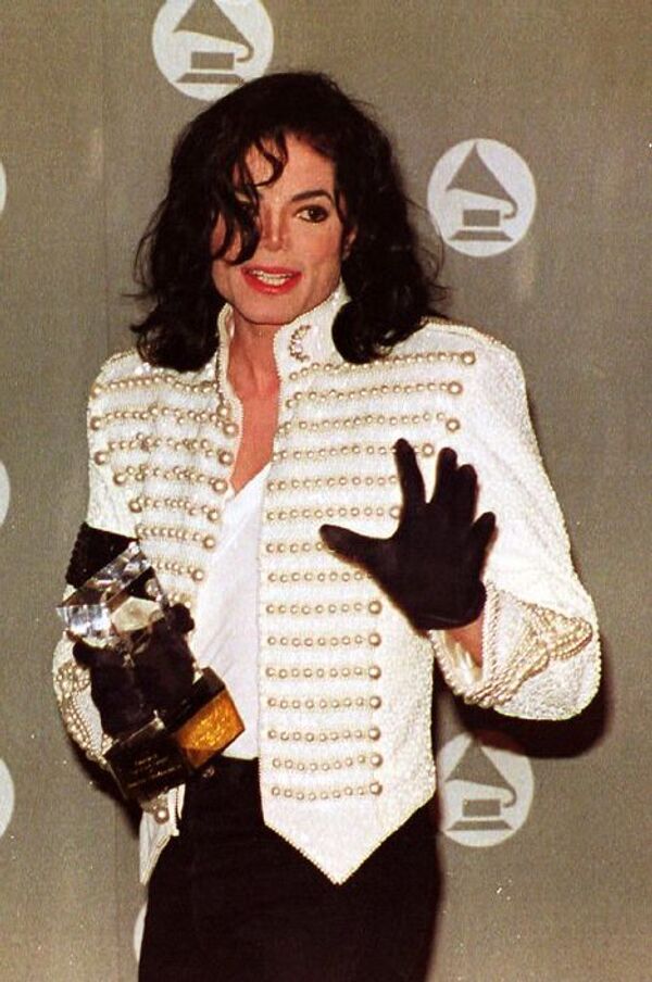 Майкл Джексон с премией Грэмми