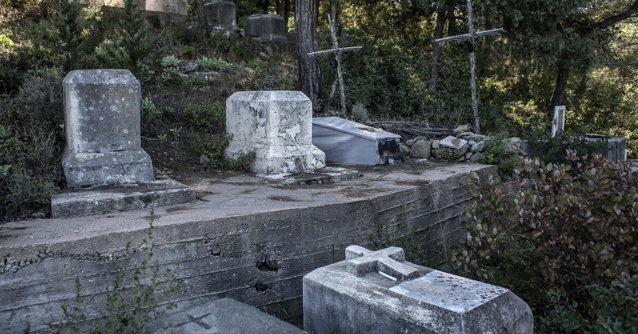Армянское кладбище на вершине холма неподалеку от сирийско-турецкой границы