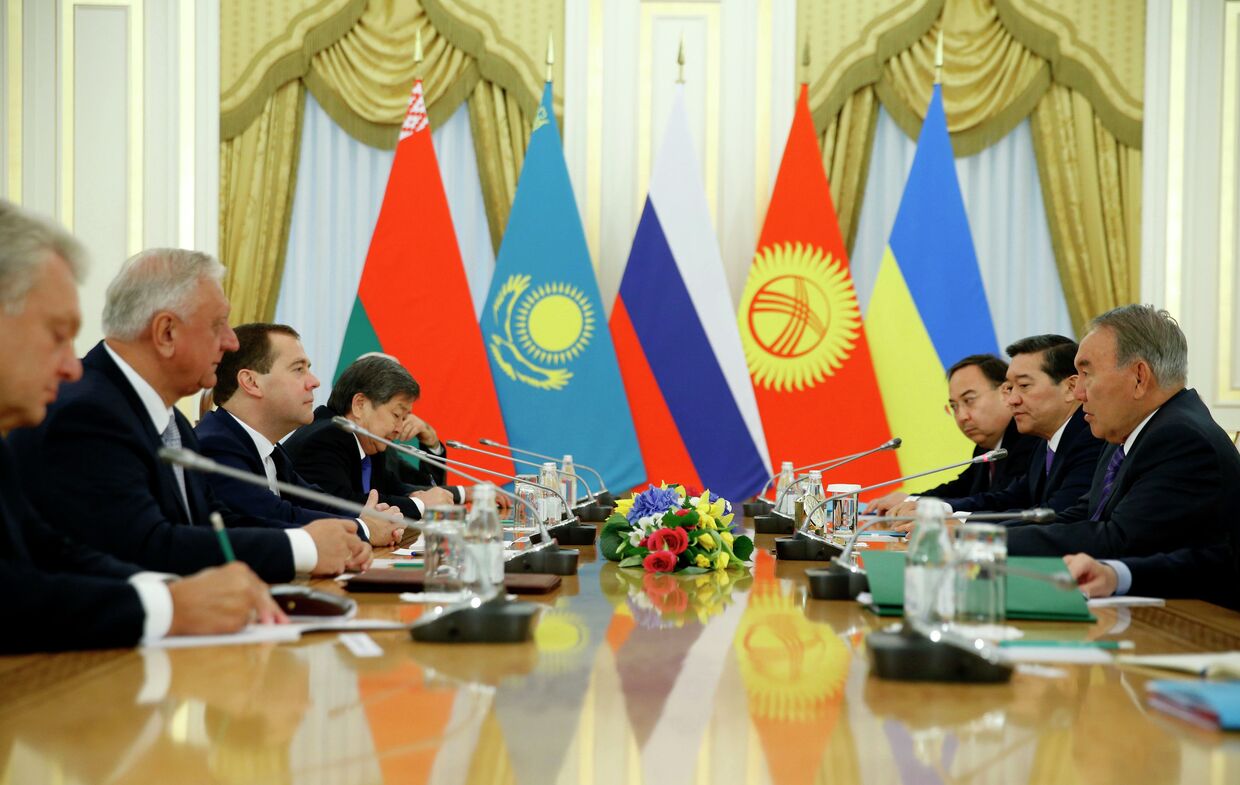 Беседа глав делегаций стран-участниц заседания Высшего Евразийского совета