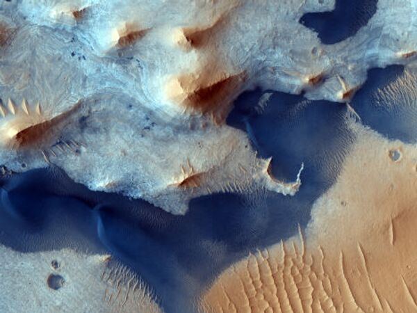 Осадочные отложения в кратере Pasteur на Марсе