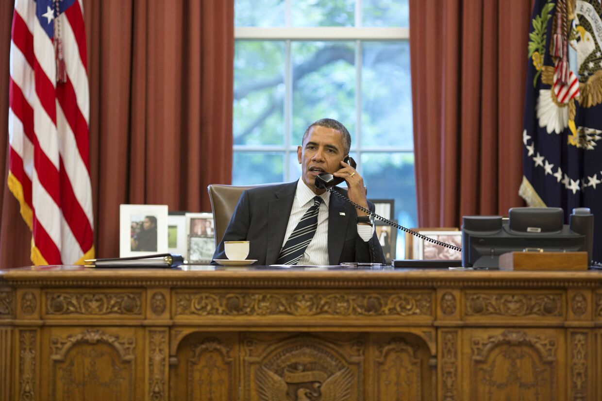 Президент США Барак Обама говорит по телефону с президентом Ирана Хасаном Рухани, 27 сентября 2013 г.