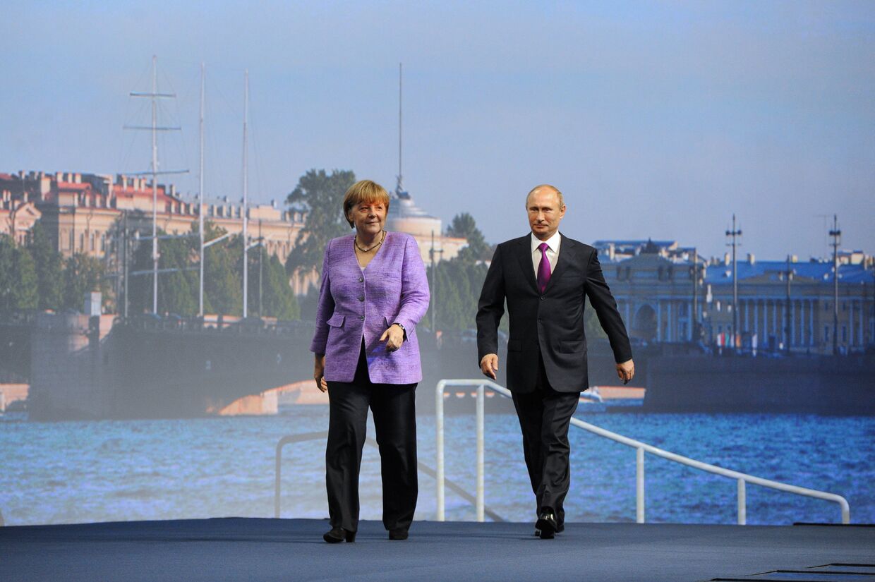 Владимир Путин и Ангела Меркель на Петербургском международном экономическом форуме