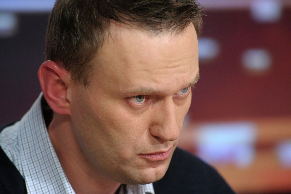 Алексей Навальный перед началом своего выступления в прямом эфире радиостанции Эхо Москвы