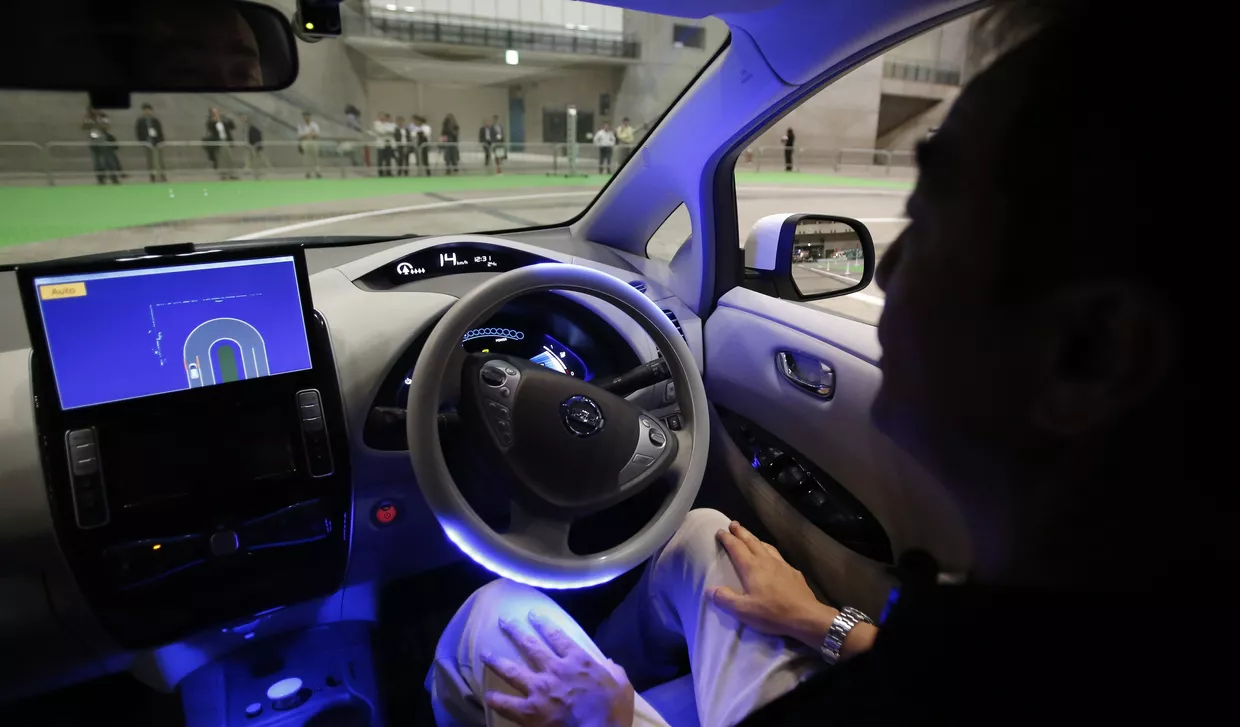 Самоуправляемый автомобиль Nissan на выставке в Токио