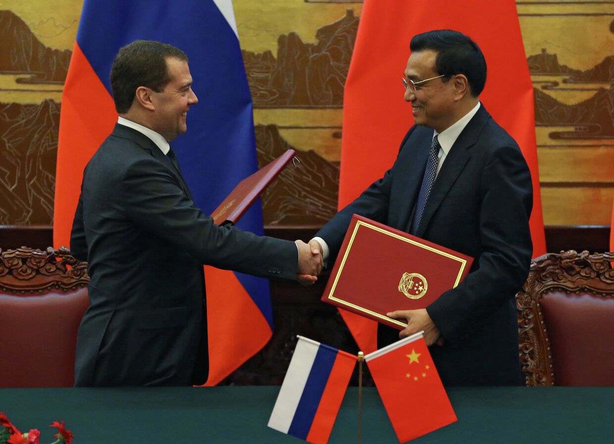 Дмитрий Медведев и премьер государственного совета Китайской Народной Республики Ли Кэцян 