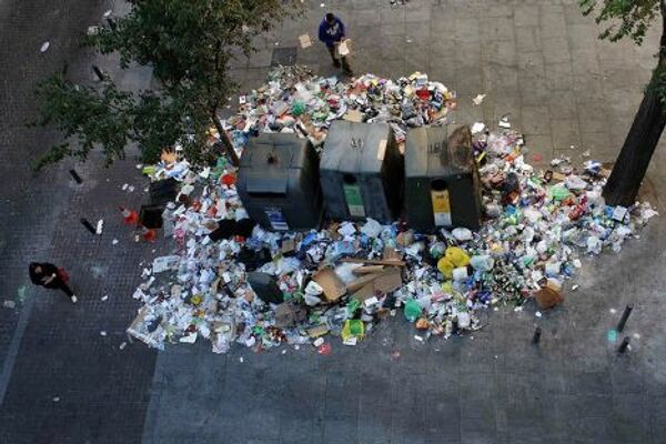 Груды мусора на улицах Мадрида
