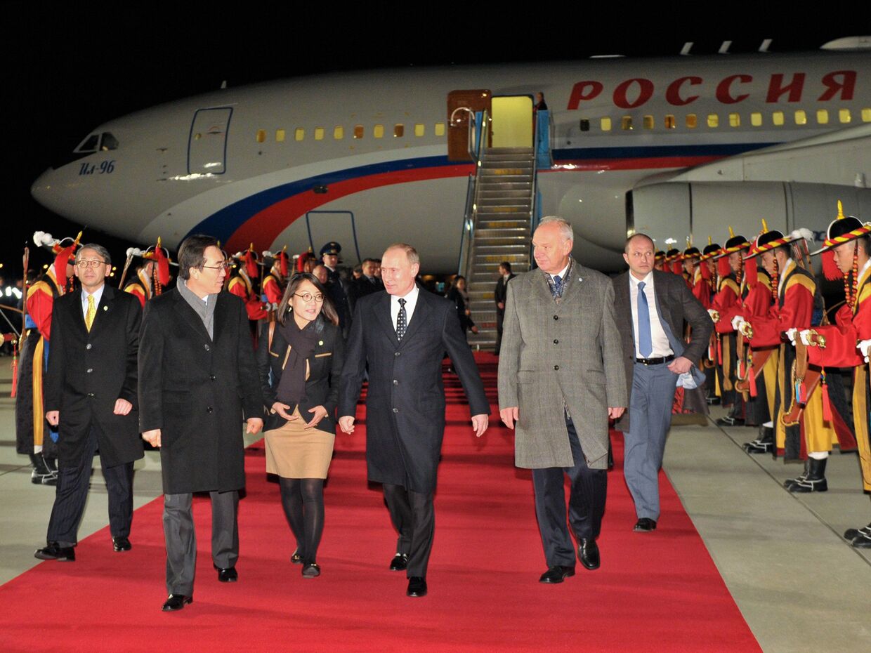 В.Путин прибыл с официальным визитом в Республику Корея