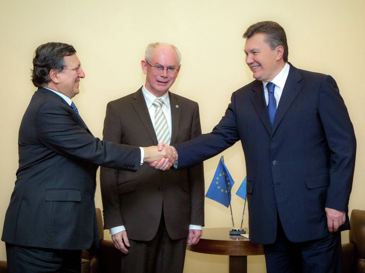 Жозе-Мануэл Баррозу, Херман ван Ромпей и Виктор Янукович на встрече в Вильнюсе