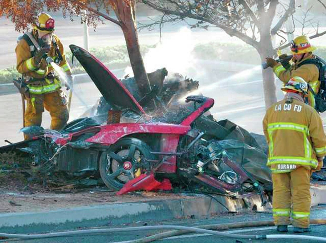 Актер Пол Уокер насмерть разбился в автокатастрофе в Калифорнии