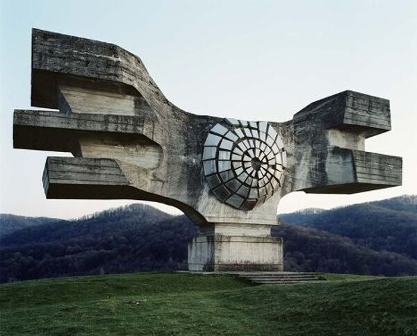 Памятник в бывшей Югославии