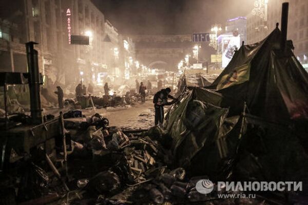 Внутренние войска начали штурм лагеря митингующих на Майдане