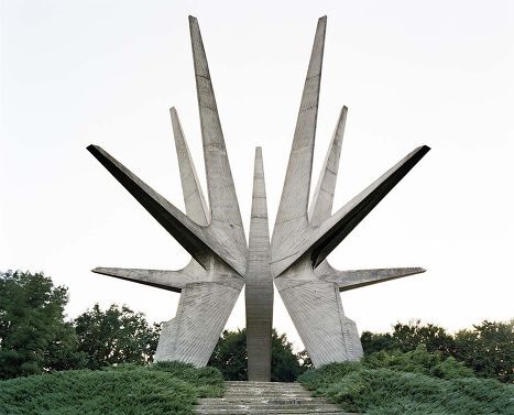Памятник партизанам Космача в Сербии