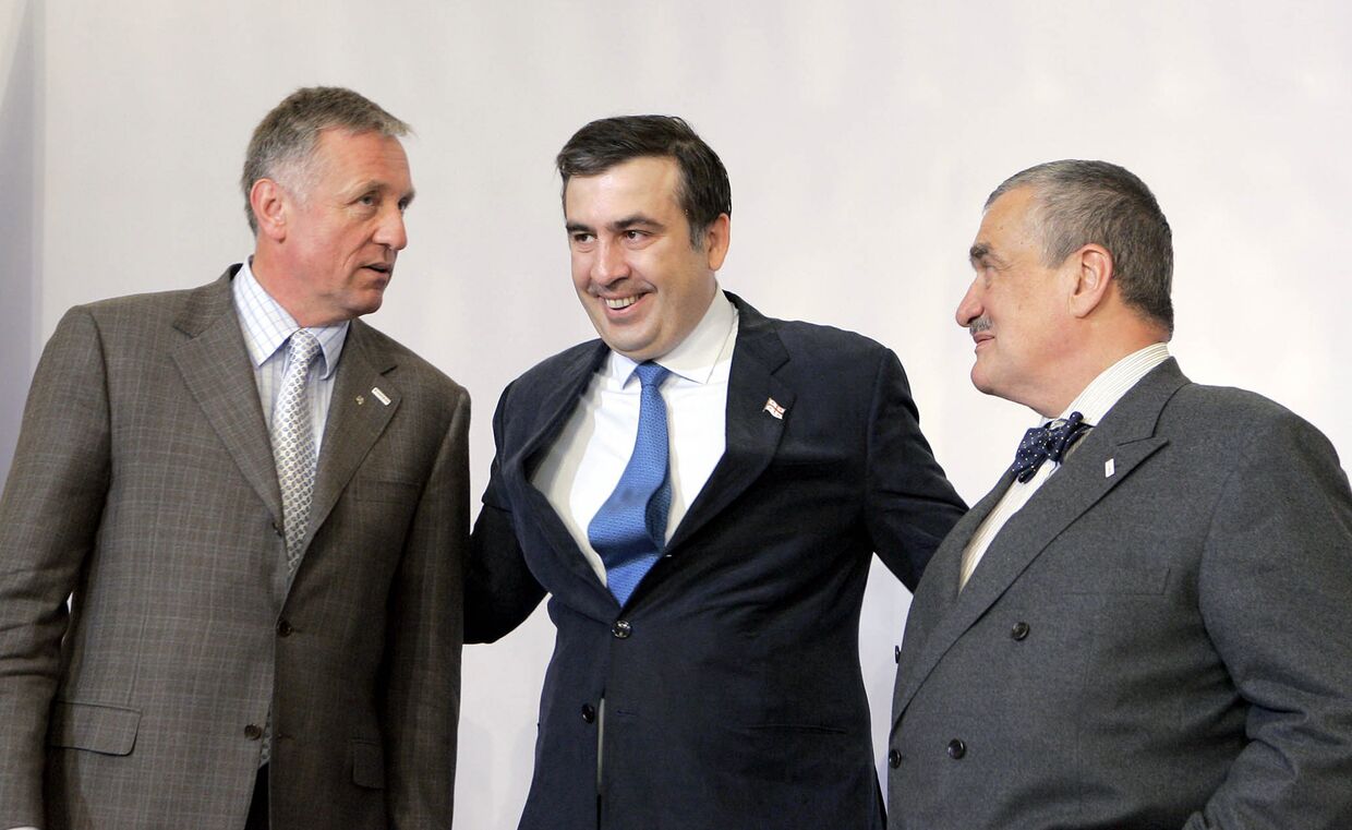 Мирек Тополанек, Михаил Саакашвили и Карел Шварценберг на учредительном саммите инициативы Евросоюза «Восточное партнерство» в Праге