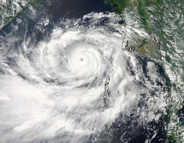 Циклонный шторм Фэйлин, нанёсший ущерб Таиланду, Мьянме, Непалу и нескольким индийским штатам