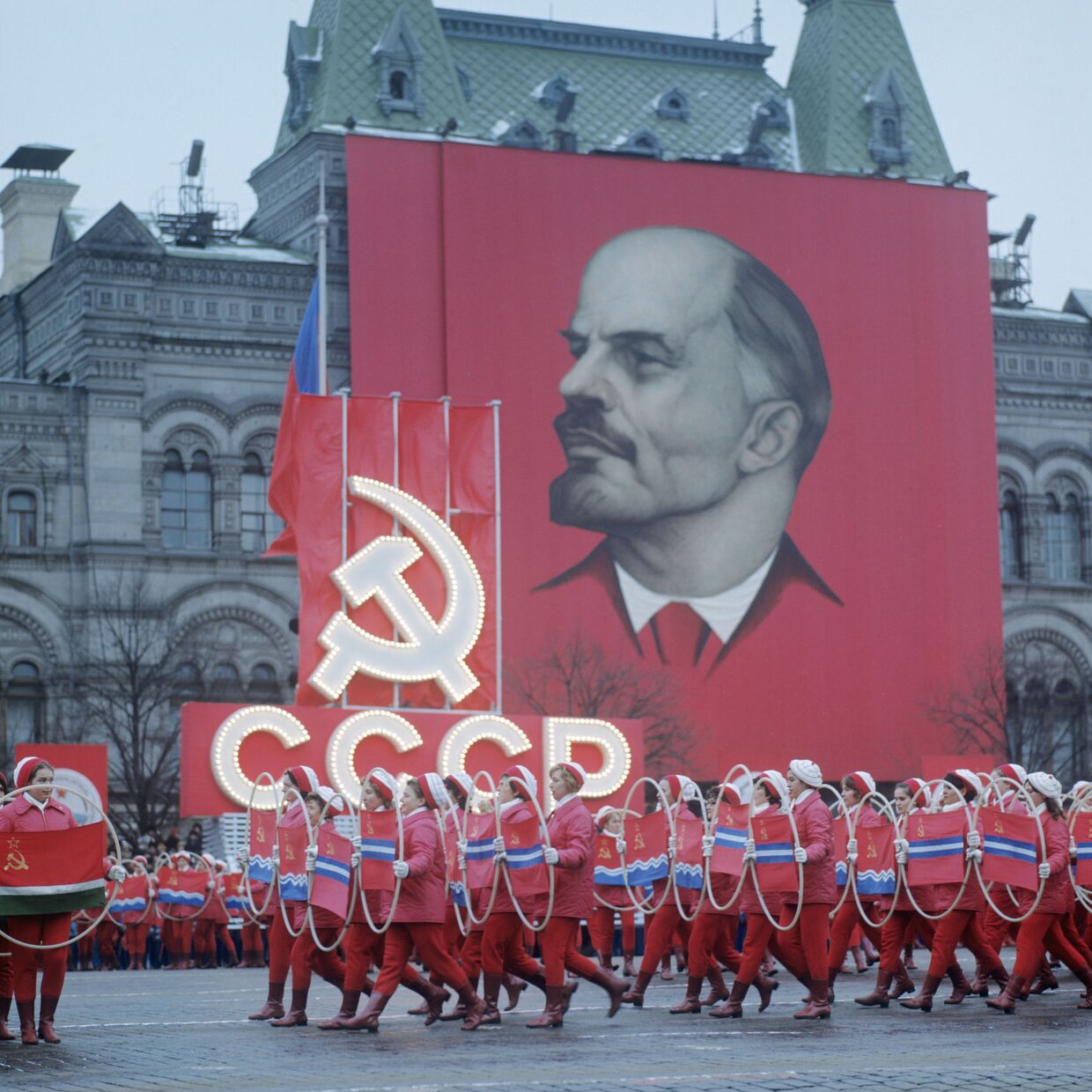 Празднование 55-ой годовщины Великой Октябрьской Социалистической революции. Парад физкультурников