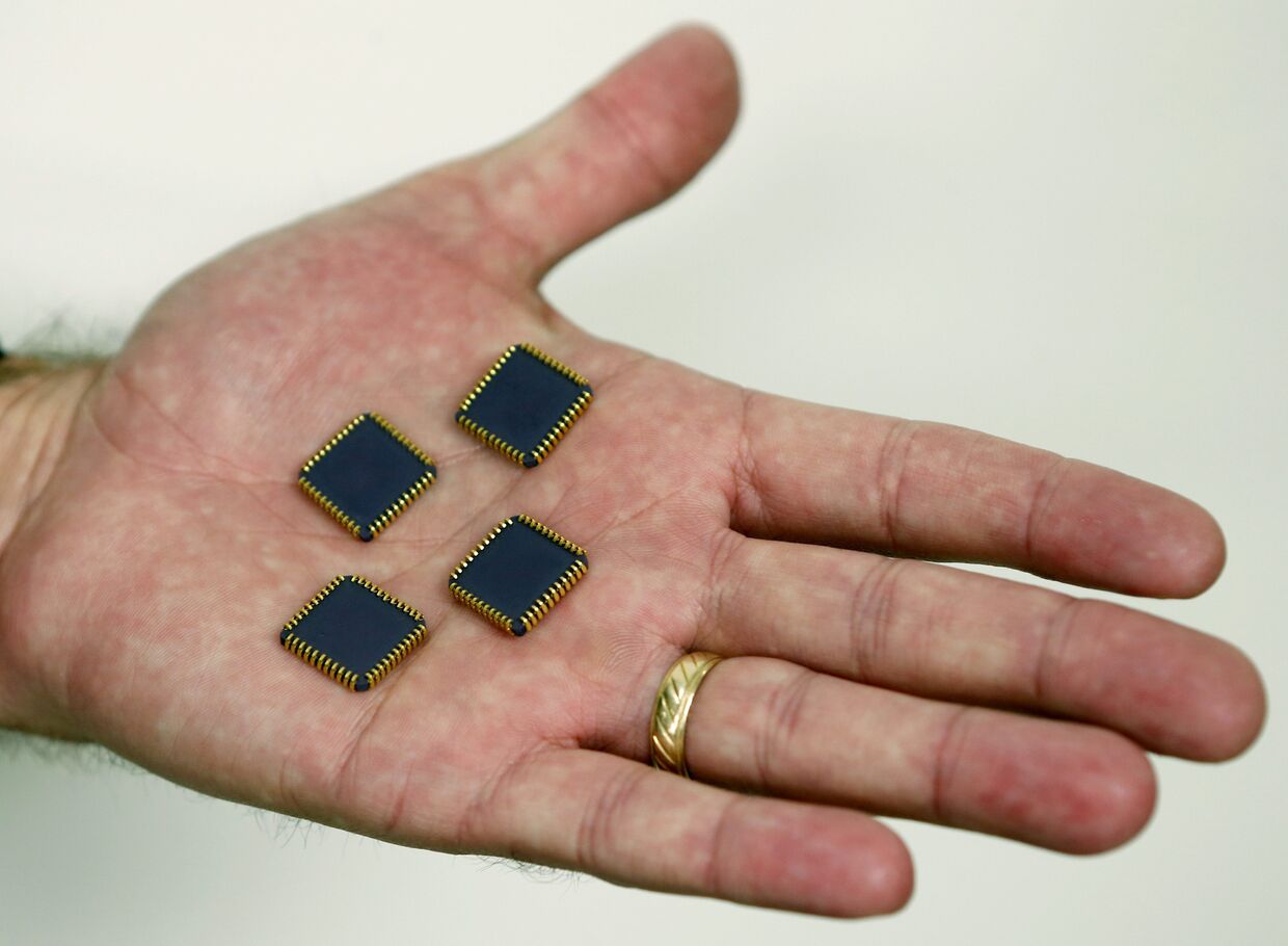 Крейг Хили демонстрирует радиационно-стойкие микрочипы