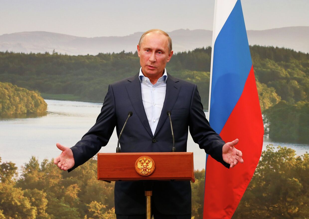 Президент России Владимир Путин выступает в рамках саммита G8