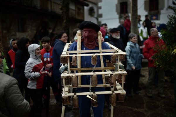 Участник карнавала в деревне Зубиета в Испании