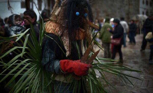 Участник карнавала в деревне Зубиета в Испании
