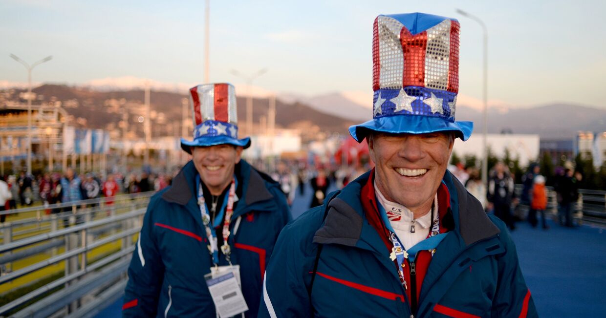 Болельщики из США перед началом церемонии открытия XXII зимних Олимпийских игр в Сочи.