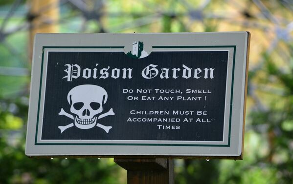 Вывеска сада ядовитых растений (Poison Garden)
