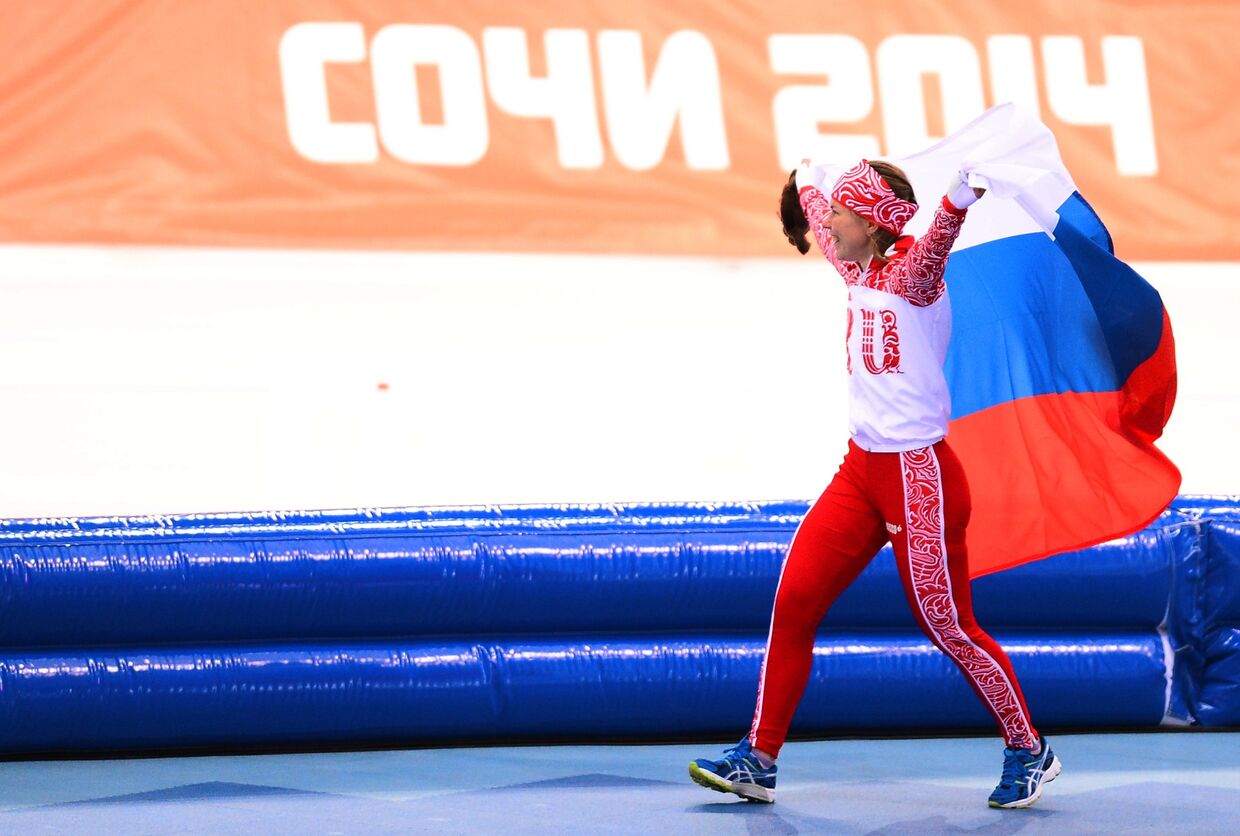 Ольга Граф (Россия), занявшая третье место на дистанции в забеге на 3000 метров в соревнованиях по конькобежному спорту