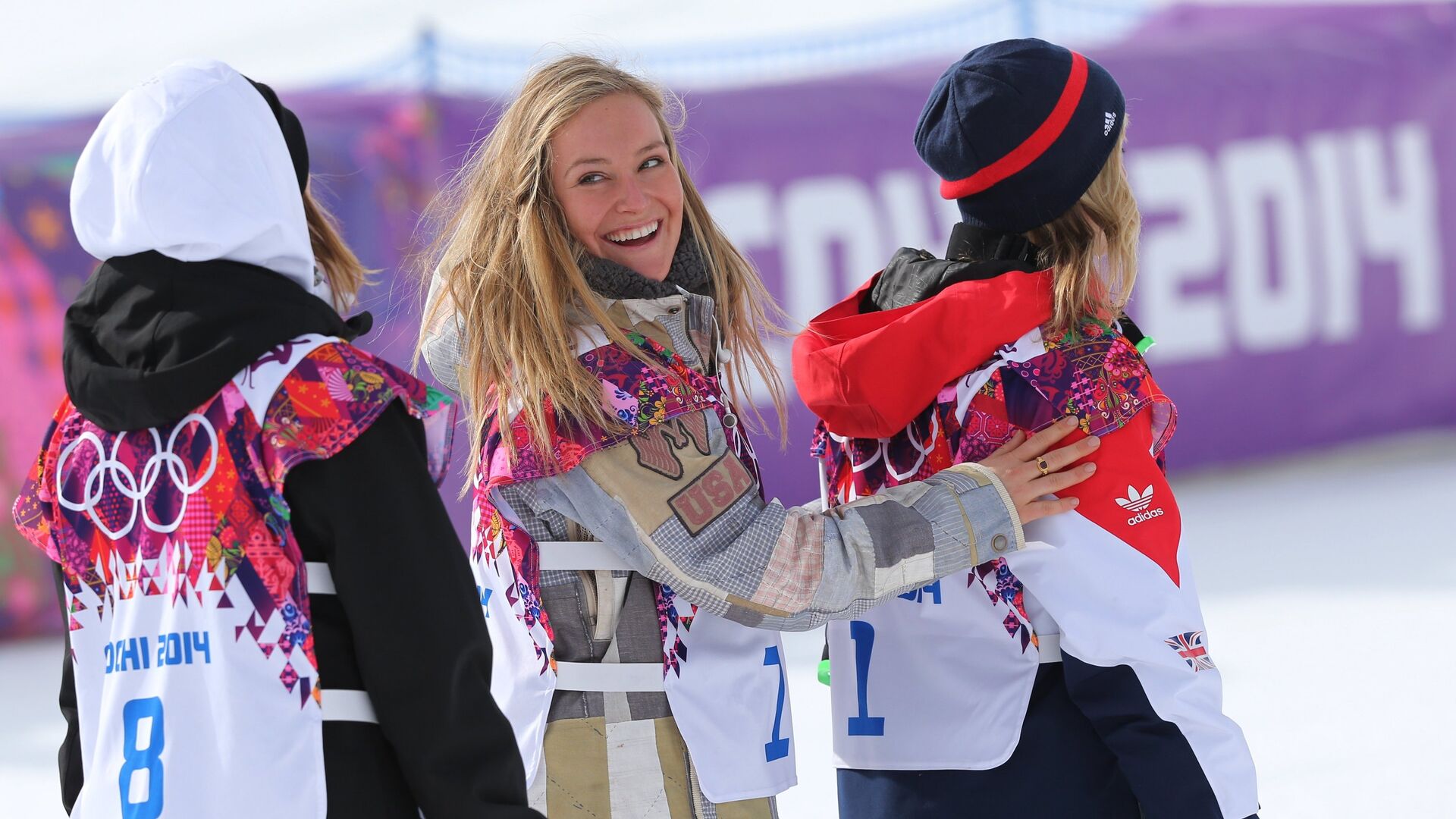 Финка Энни Рукаярви (второе место), американка Джейми Андерсон (первое место) и спортсменка из Великобритании Дженни Джонс (третье место) на XXII зимних Олимпийских играх в Сочи - ИноСМИ, 1920, 14.02.2014