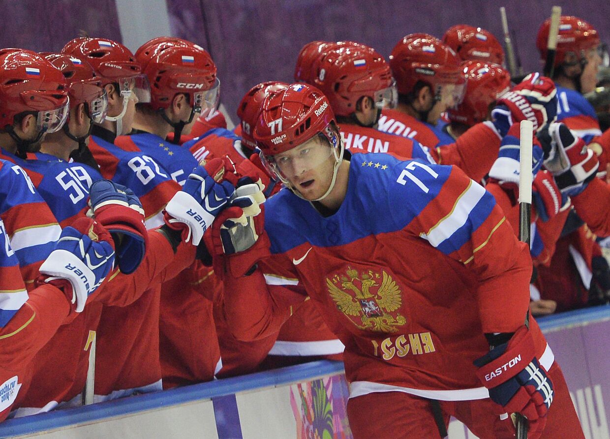 Антон Белов (Россия) радуется забитому голу в матче группового этапа между сборными командами России и Словении
