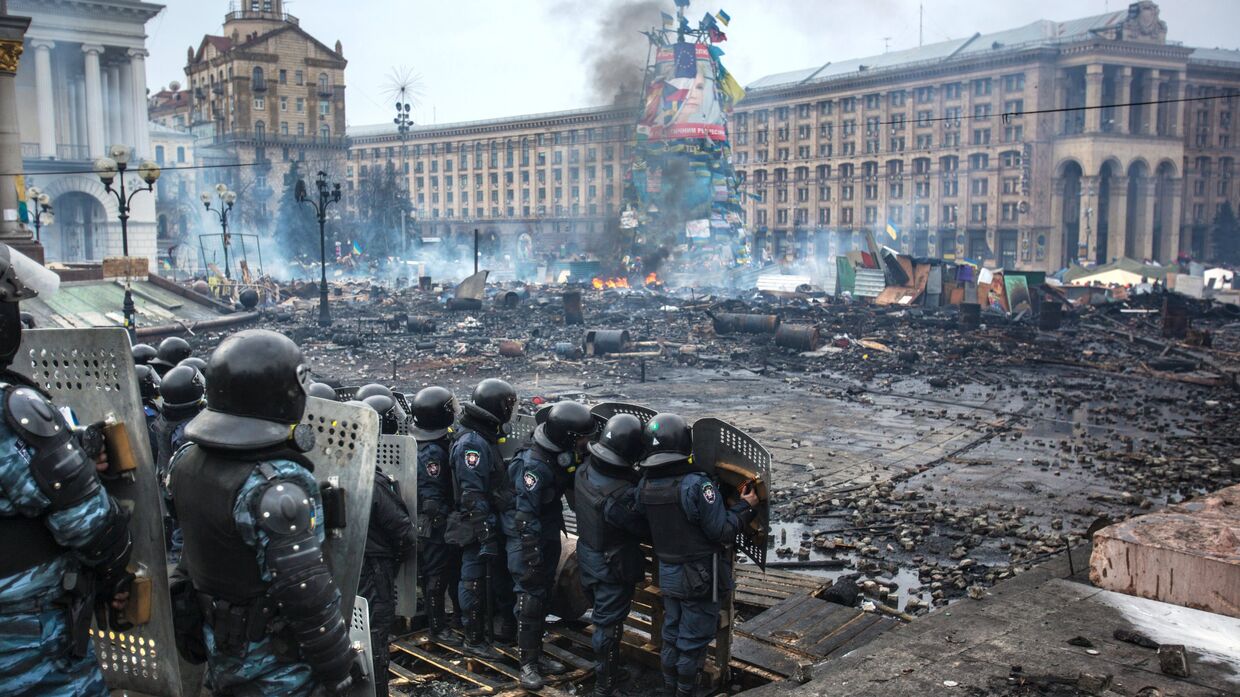 Сотрудники правоохранительных органов на площади Независимости в Киеве