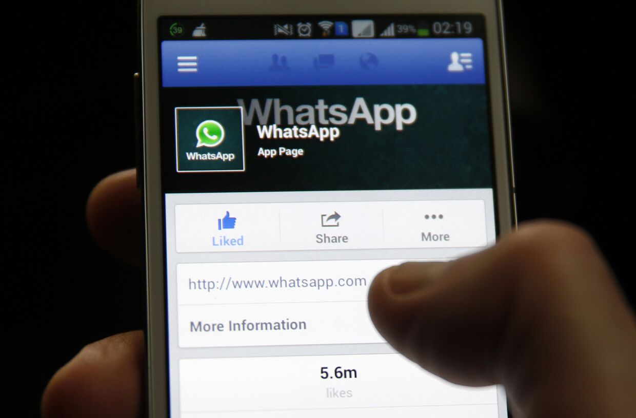 Страница приложения WhatsApp в социальной сети Facebook