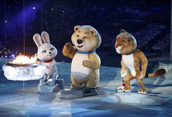 Маскоты на церемонии закрытия Олимпийских игр в Сочи