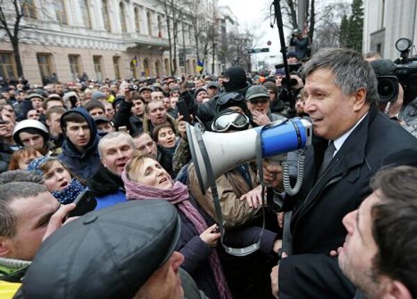 Новый министр внутренних дел Украины Арсен Аваков у здания украинского парламента в Киеве