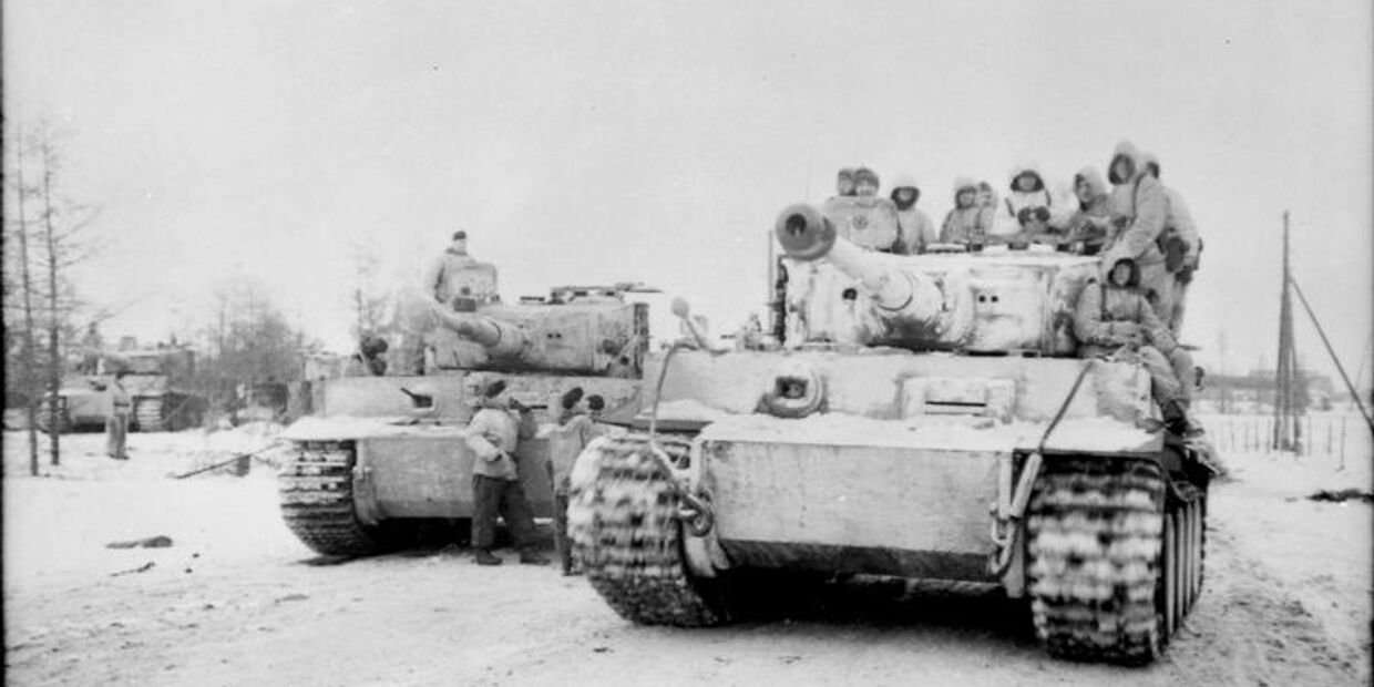 Немецкие солдаты на танке «Тигр»