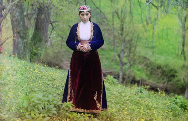 Армянка, около 1910, фотография С. М. Прокудина-Горского