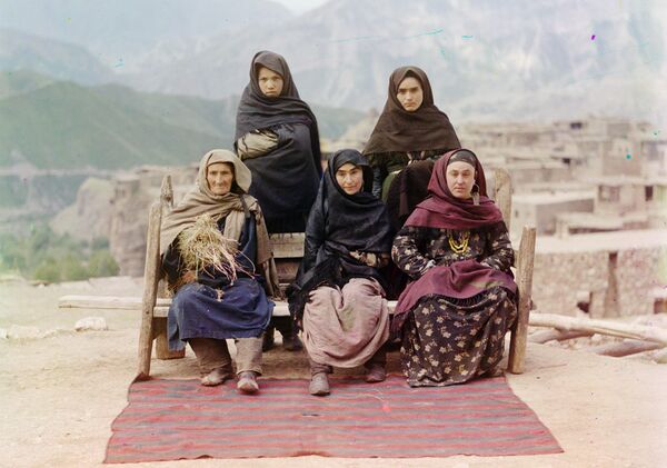 Дагестанские женщины, 1910, фотография С. М. Прокудина-Горского