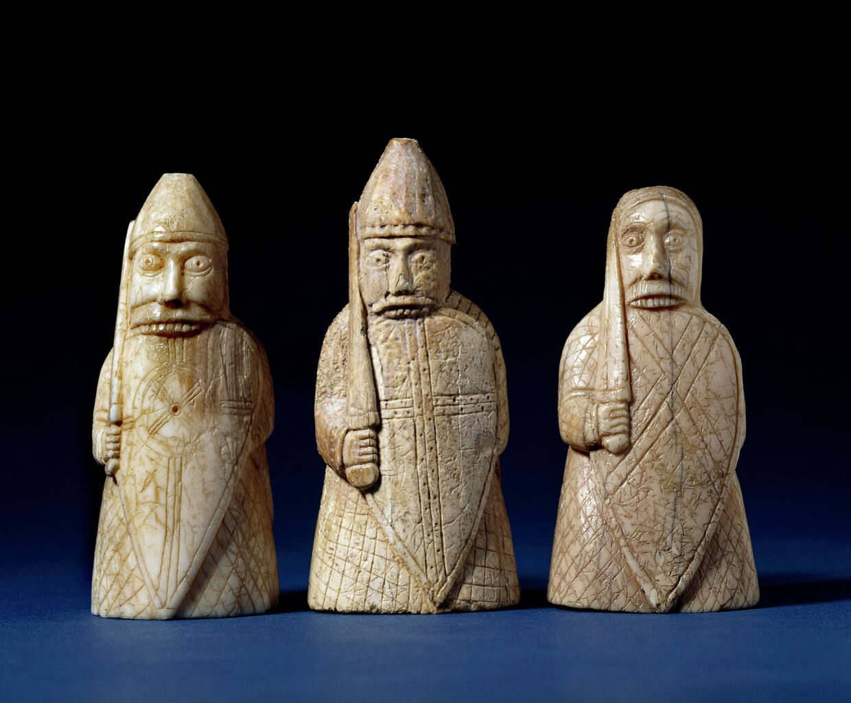 Шахматные фигуры, представленные на выставке “Викинги: Жизнь и легенда” в лондонском Британском музее