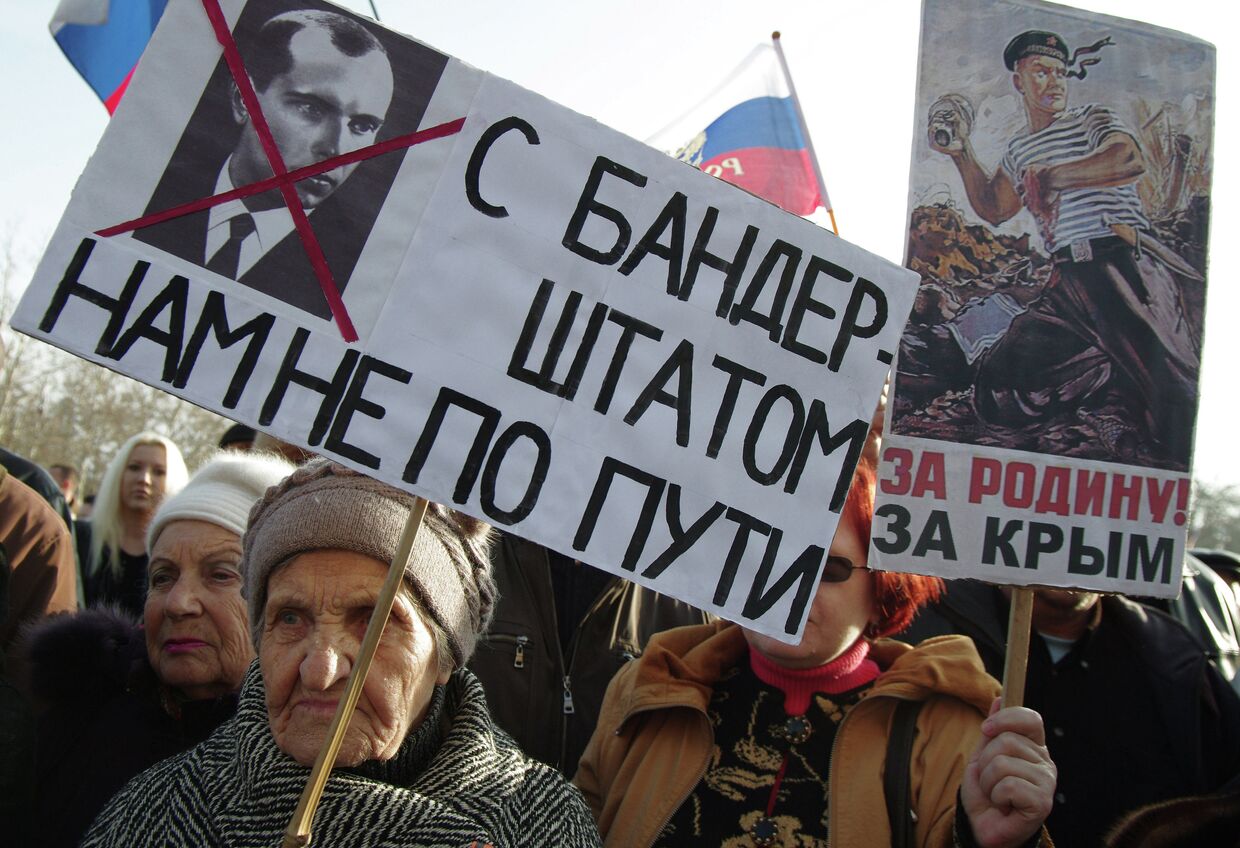 Участники митинга партии Народная воля в Севастополе.