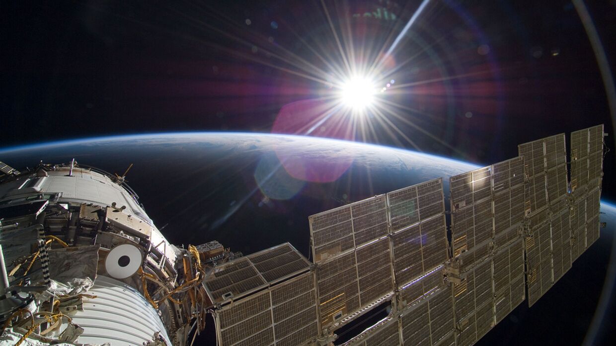 Солнце над Землей