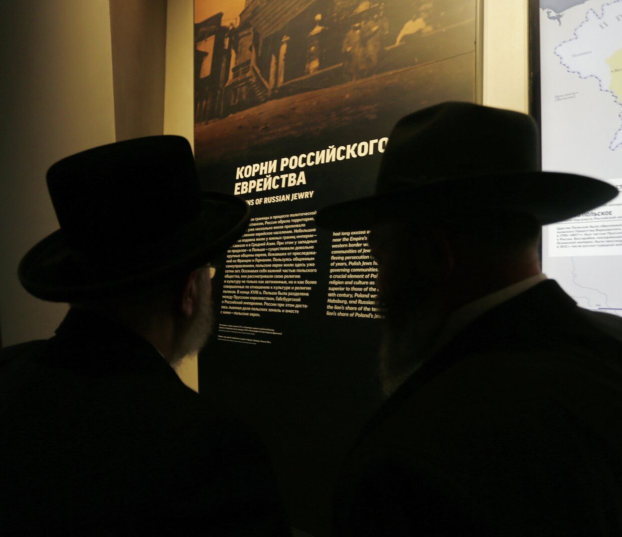 Посетители на открытие Еврейского музея и центра толерантности (JMTC)