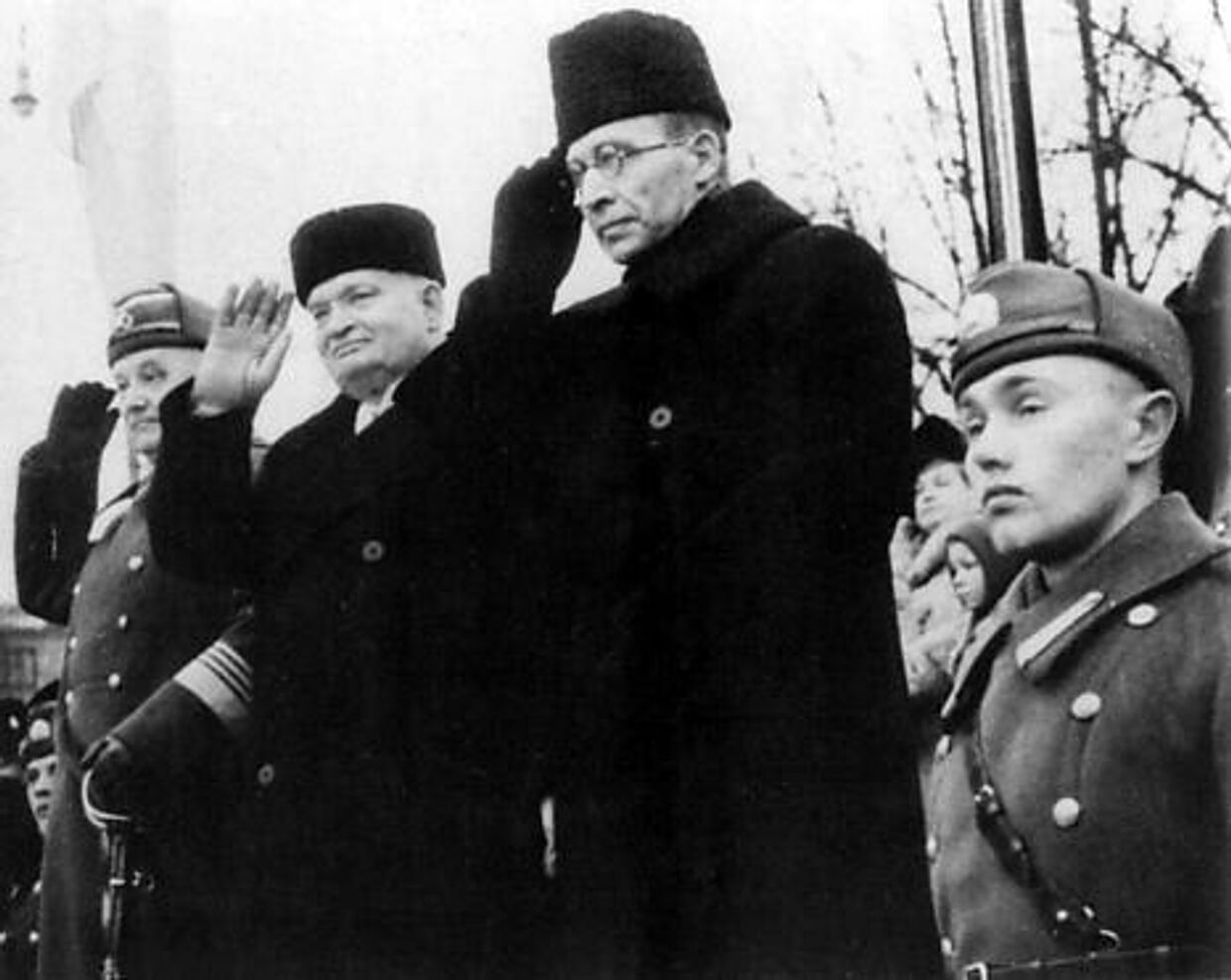 Генерал Йохан Лайдонер, Константин Пятс, премьер-министр Юри Улуотс во время последнего празднования годовщины независимости Эстонии, 24 февраля 1940 года