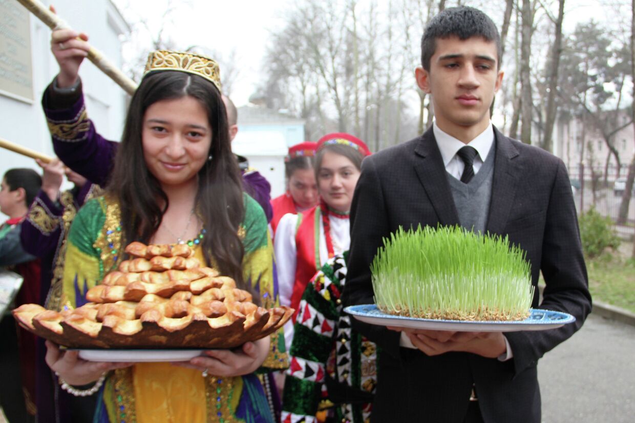 Праздник Навруз в российской школе в Душанбе