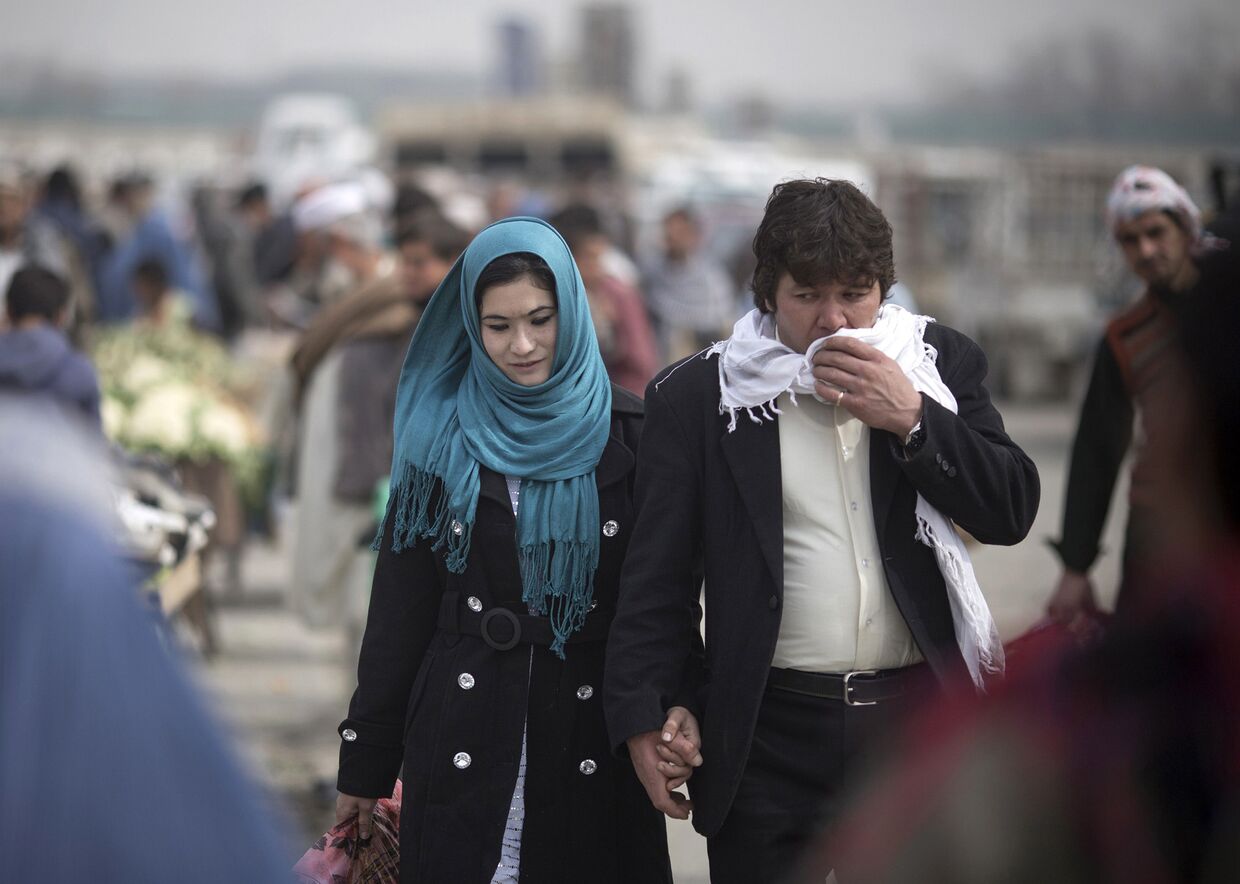 Молодая пара на улице Кабула 