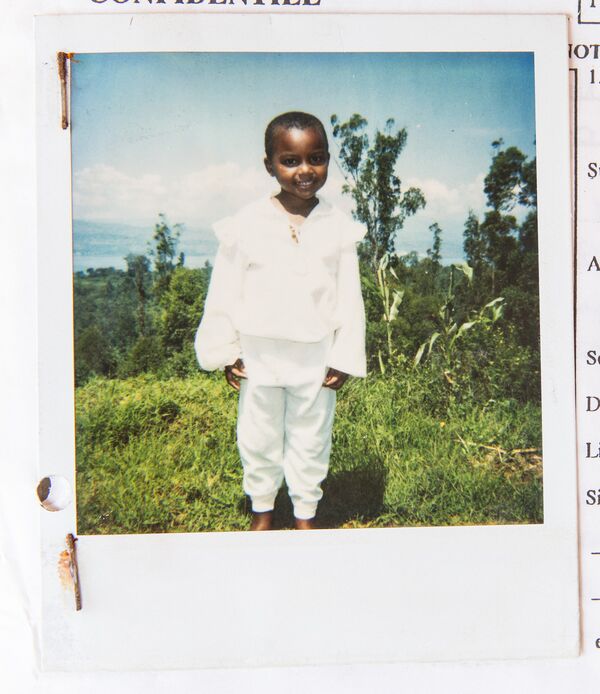 Ребенок, переживший геноцид в Руанде