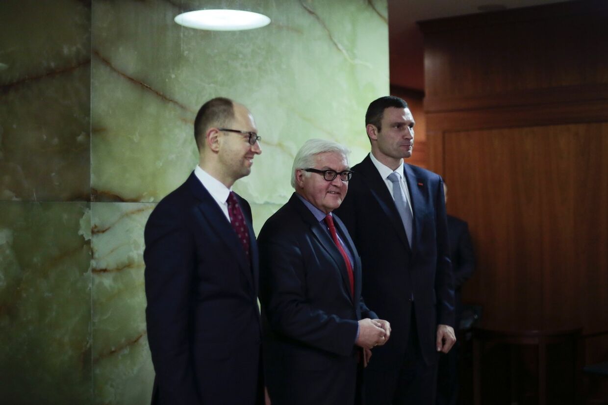 Немецкий министр иностранных дел Франк-Вальтер Штайнмайер, Арсений Яценюк и Виталий Кличко